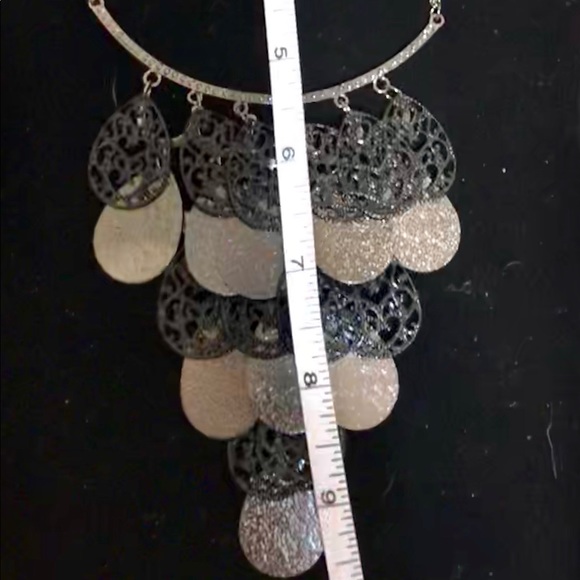 Gunmetal Filagree & Hammered Teardrop 16” Necklace - Picture 3 of 8